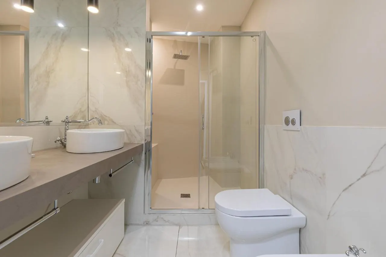 Beplace Apartments In Duomo Milan