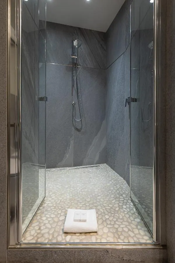 Beplace Apartments In Duomo Milan