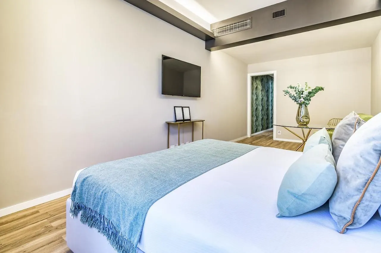 Beplace Apartments In Duomo Milan