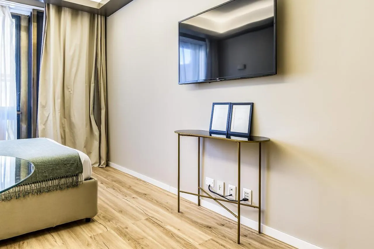 Beplace Apartments In Duomo Milan