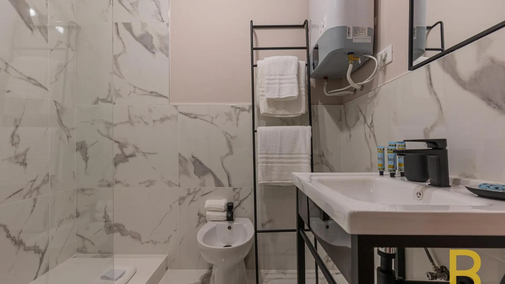 Beplace Apartments In Duomo Milan