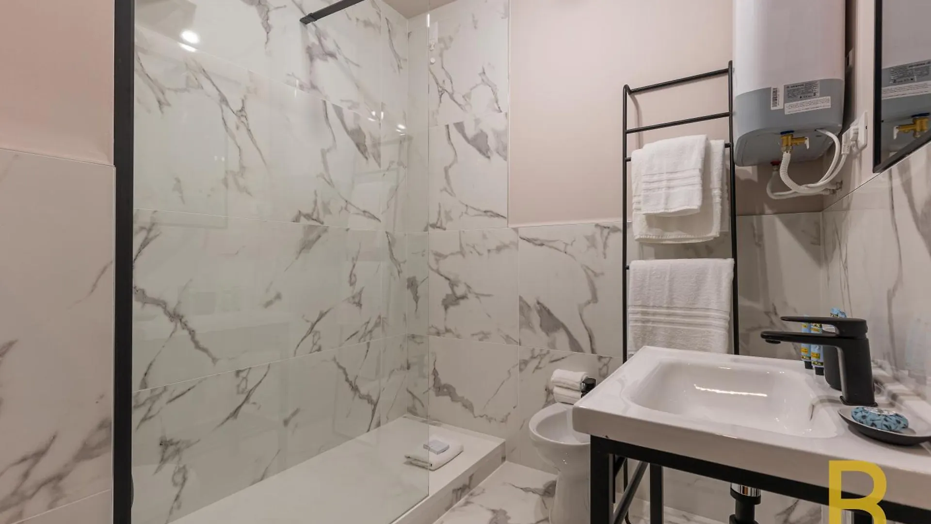 Beplace Apartments In Duomo Milan