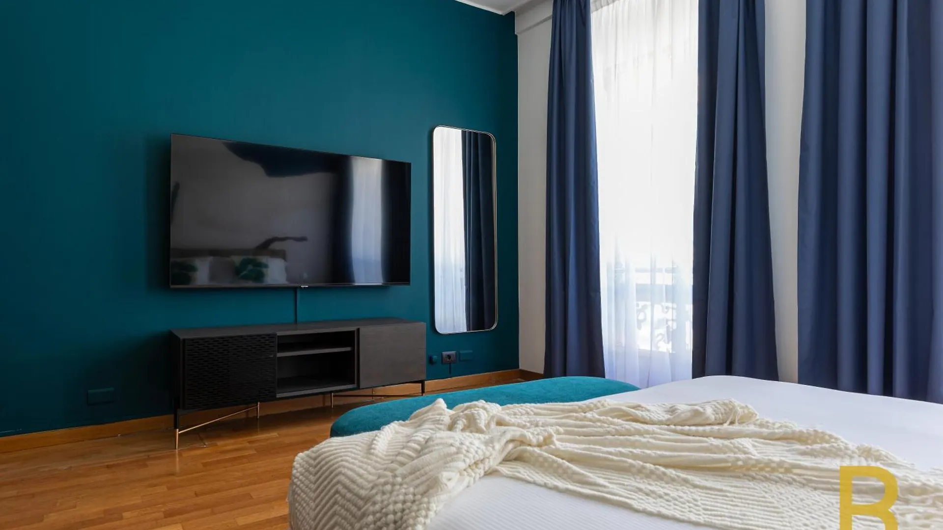 Beplace Apartments In Duomo Milan