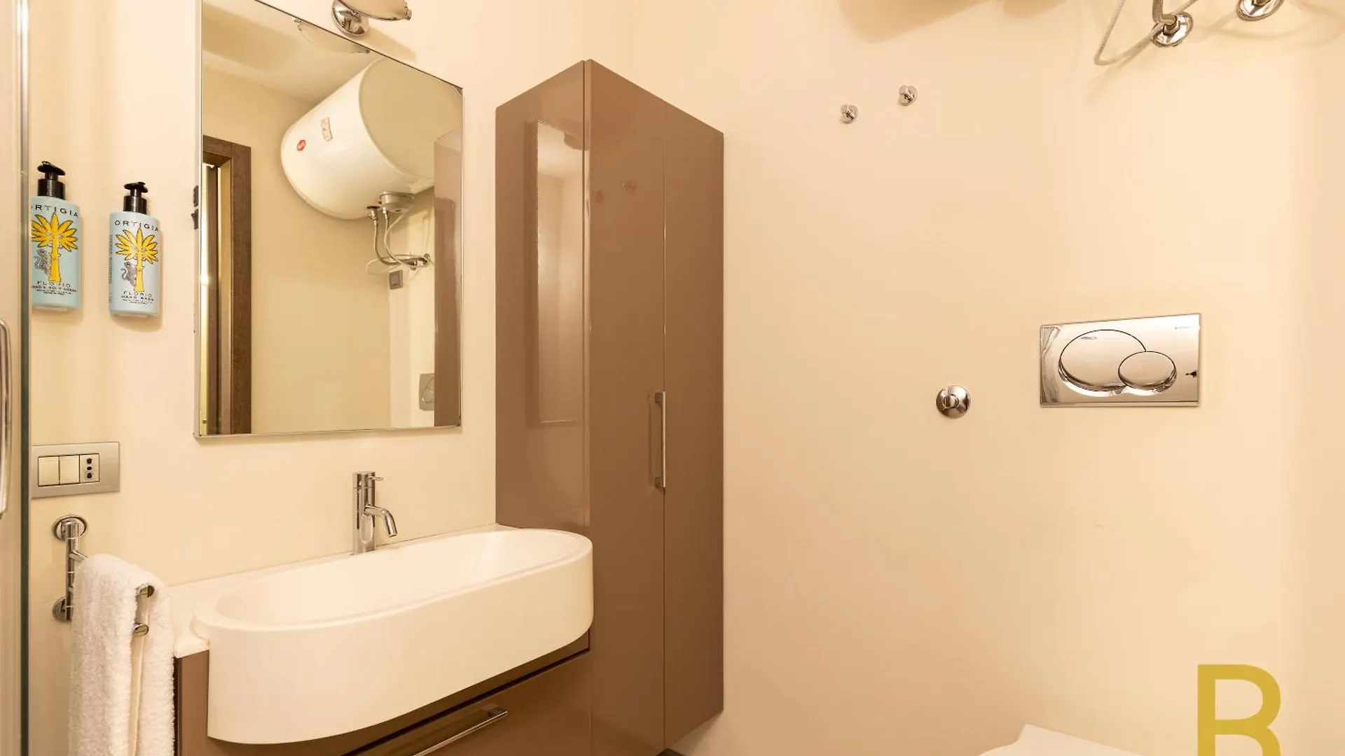 Beplace Apartments In Duomo Milan