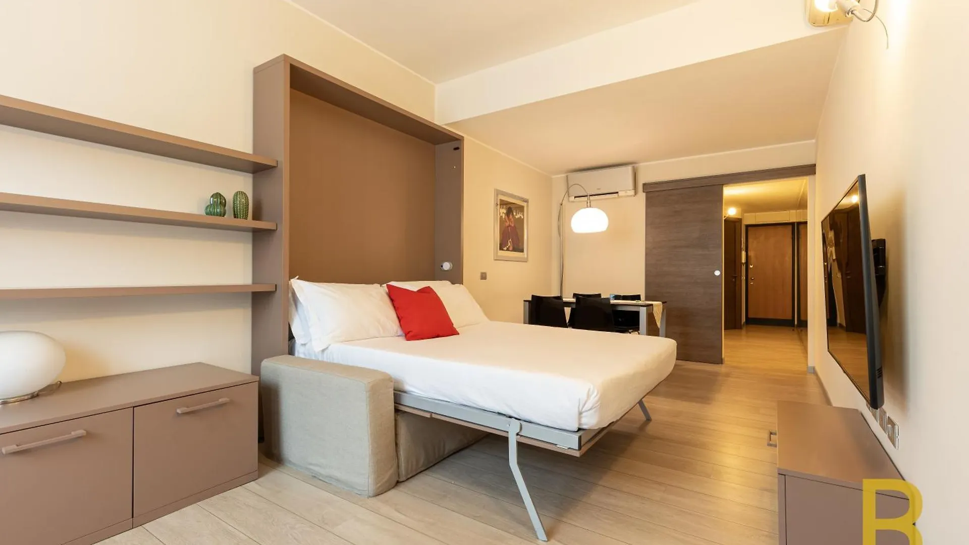 Beplace Apartments In Duomo Milan